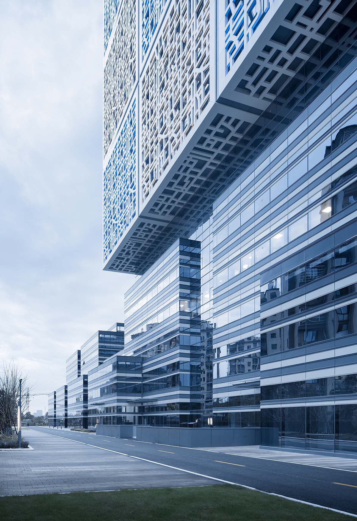 UAD completes Cube office building with staggered cubic volumes and lacework-clad tower in Hangzhou