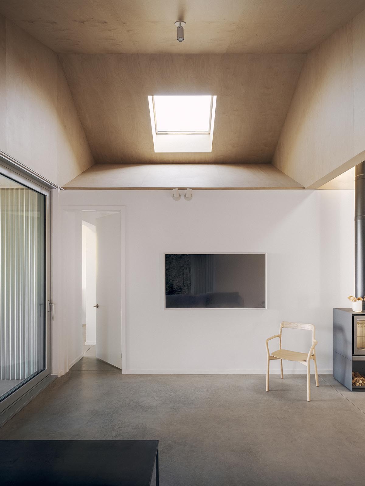 StudioAC mimics traditional farmhouse with a modern, corrugated-metal home near Toronto 