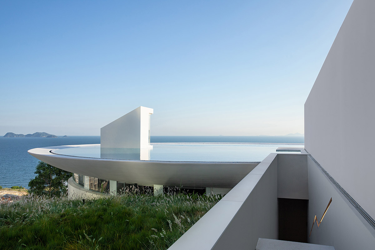 3andwich Design / He Wei Studio built circular library featuring a rooftop pool in China