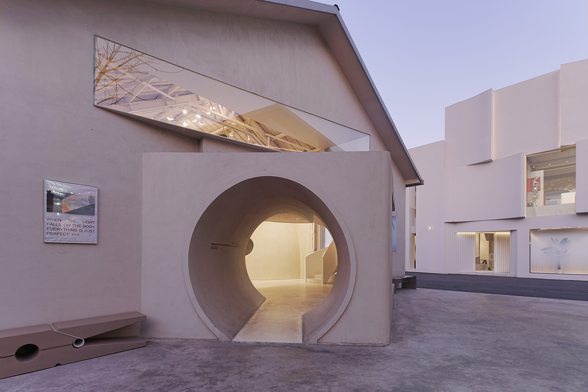 TRI-ORANGE DESIGN converts old industrial building into a photography studio in China 