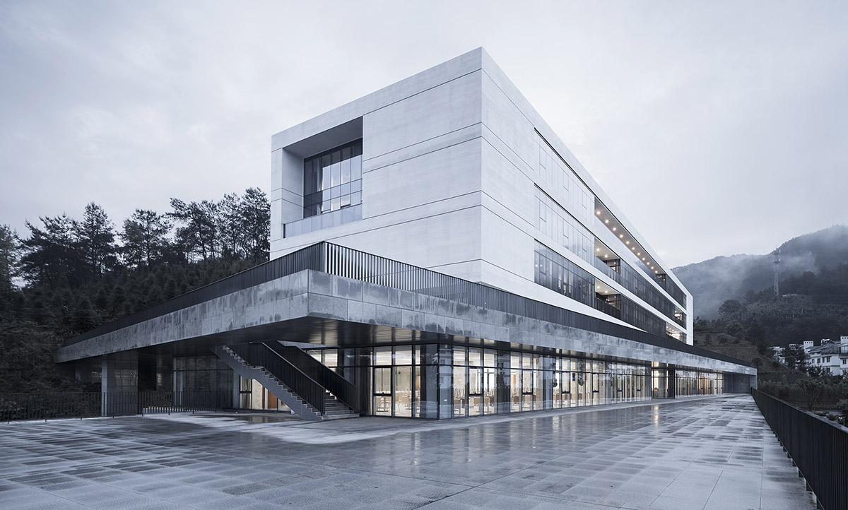 UAD completes office building with shifted platforms in Zhejiang