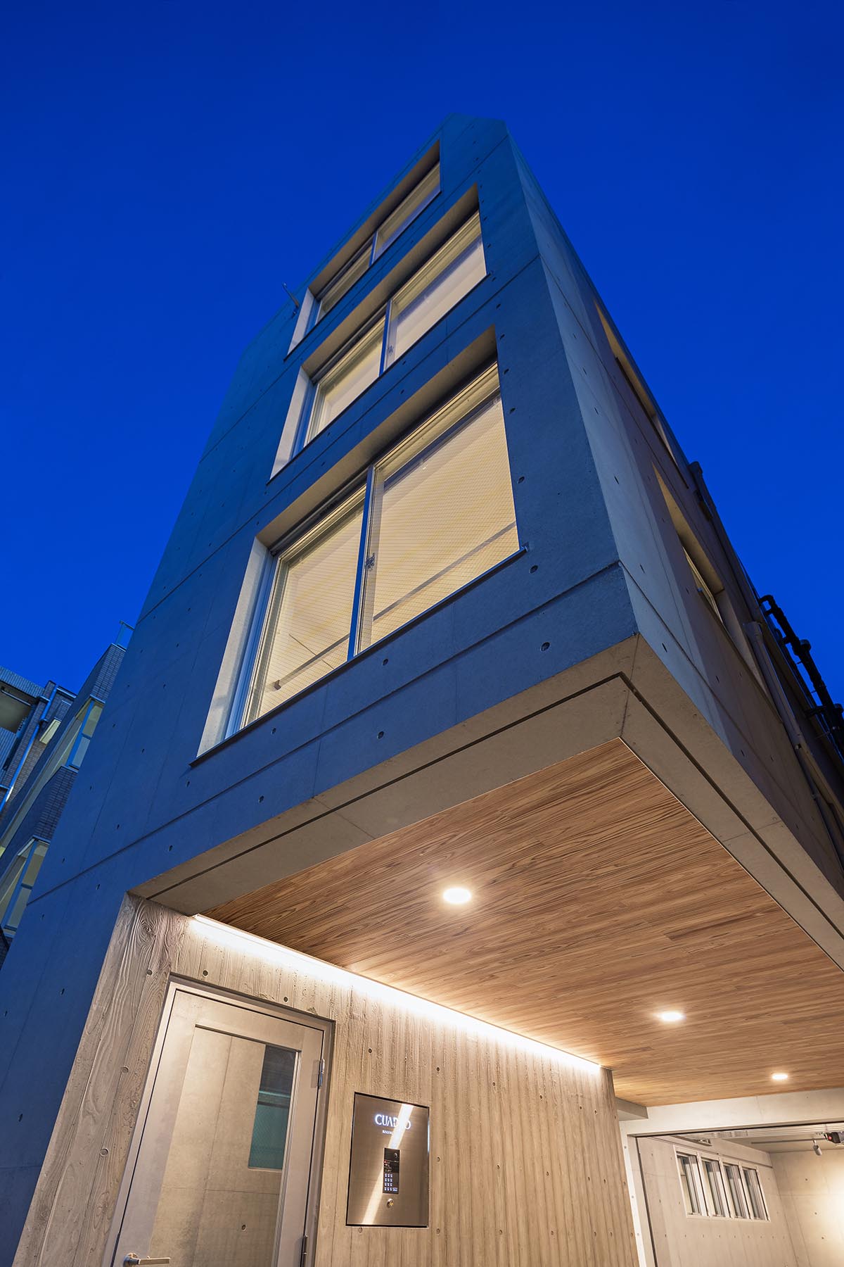 Ryuichi Sasaki Architecture built staircase-linked layered housing in Tokyo 