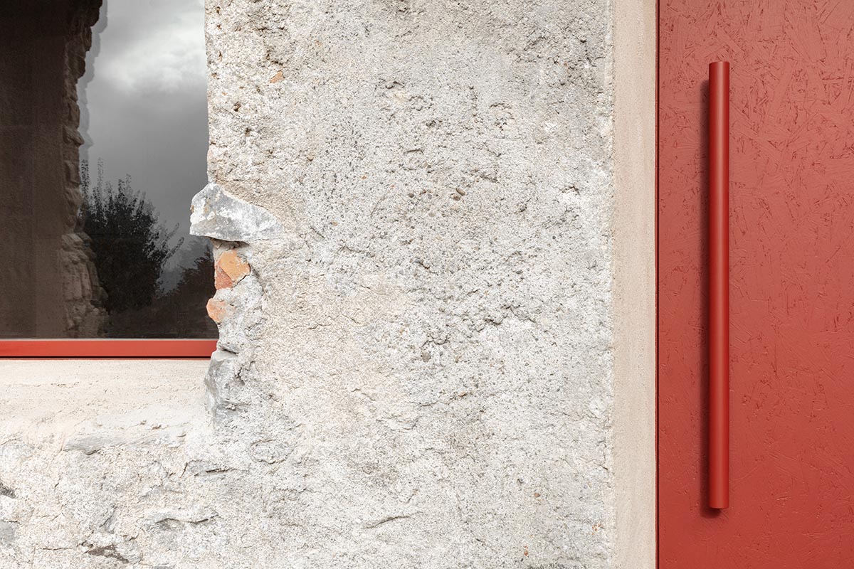 Whispers of renewal: bergmeisterwolf reimagines former chicken coop as a retreat in Italy