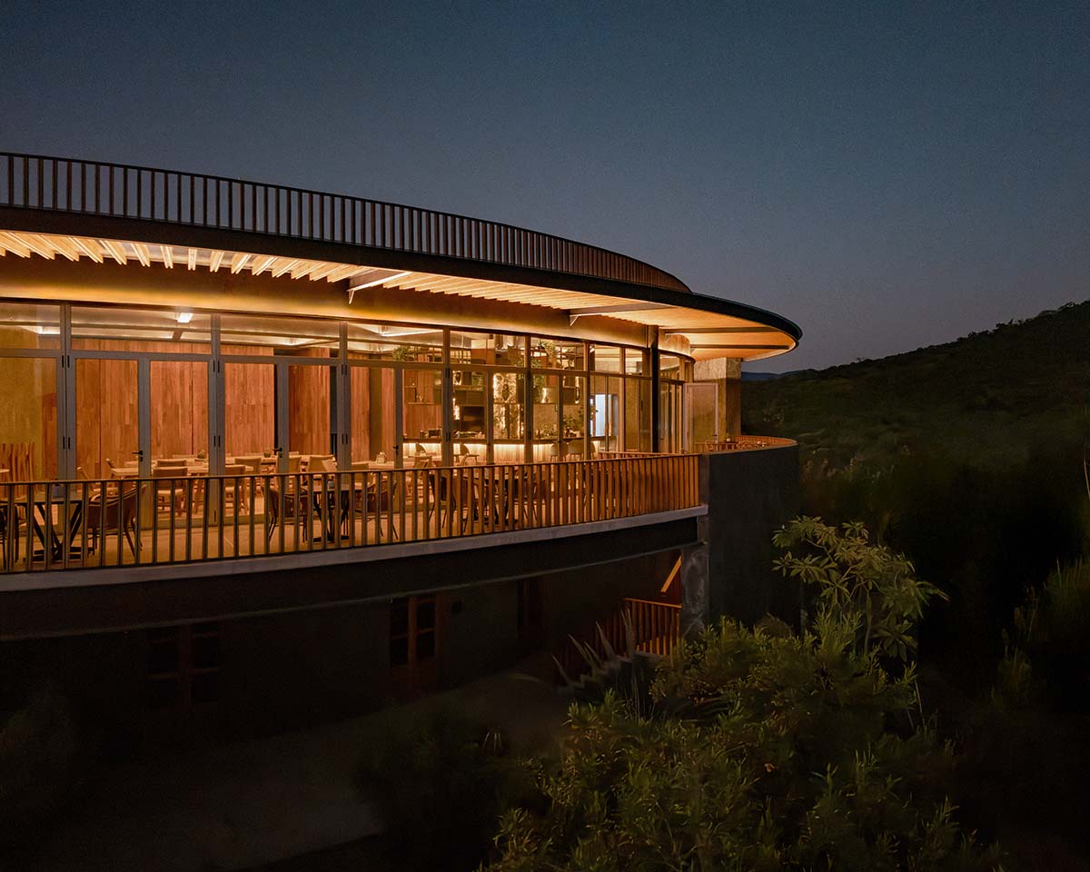 La Pedrera Clubhouse adopts a 360° concept nestled on the outskirts of the city of Atlixco