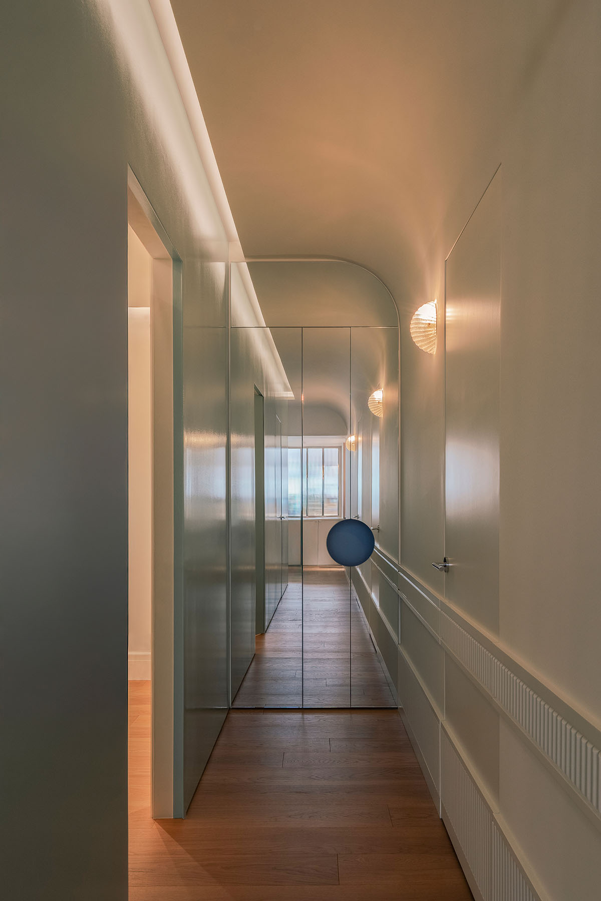 Odami enriches the interiors of a beauty shop with rounded, bevelled details, and pinkish hues