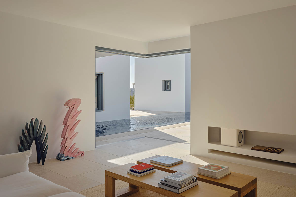 ARP - Architecture Research Practice renovates a decade-old structure with simple geometry