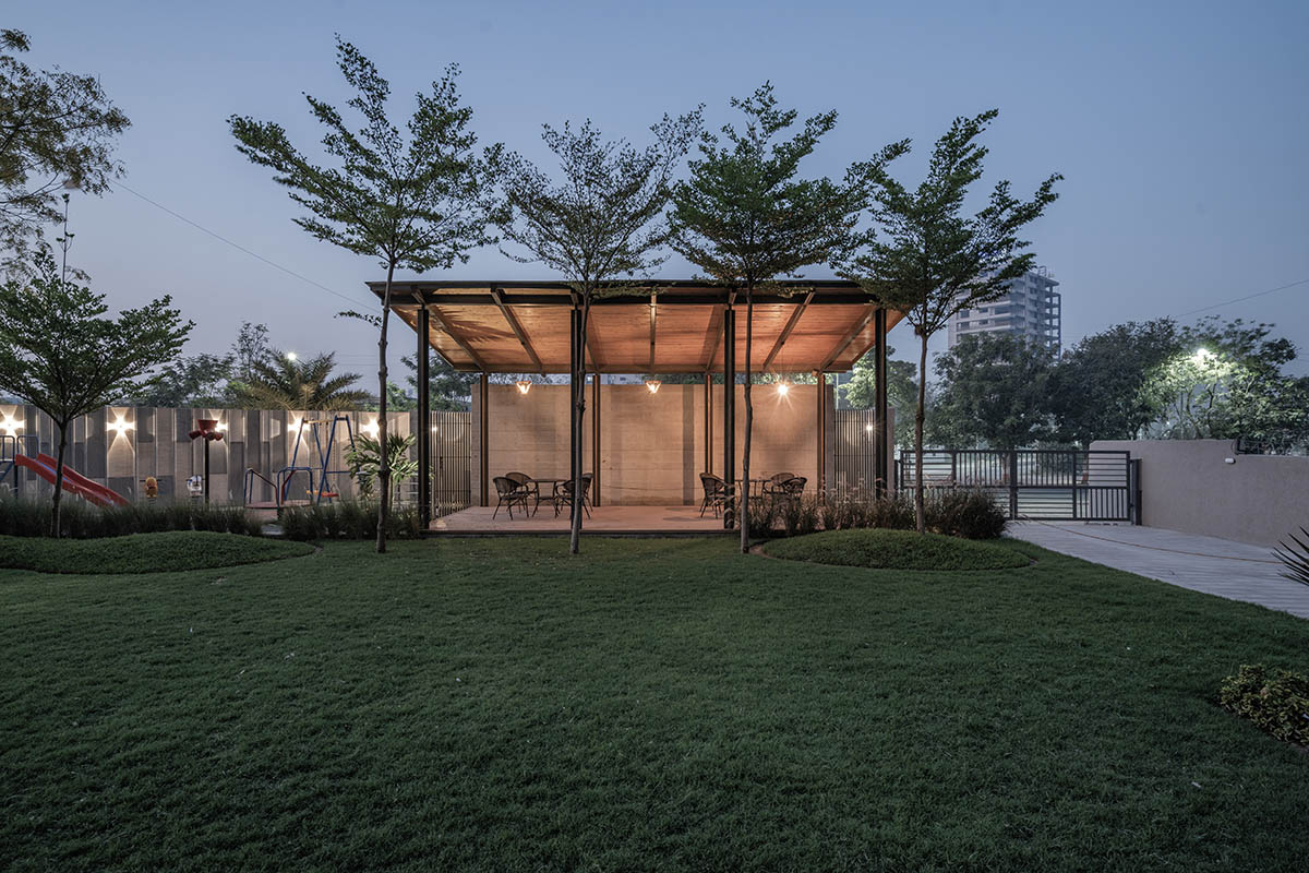 UA Lab creates concrete shell for community space in Ahmedabad