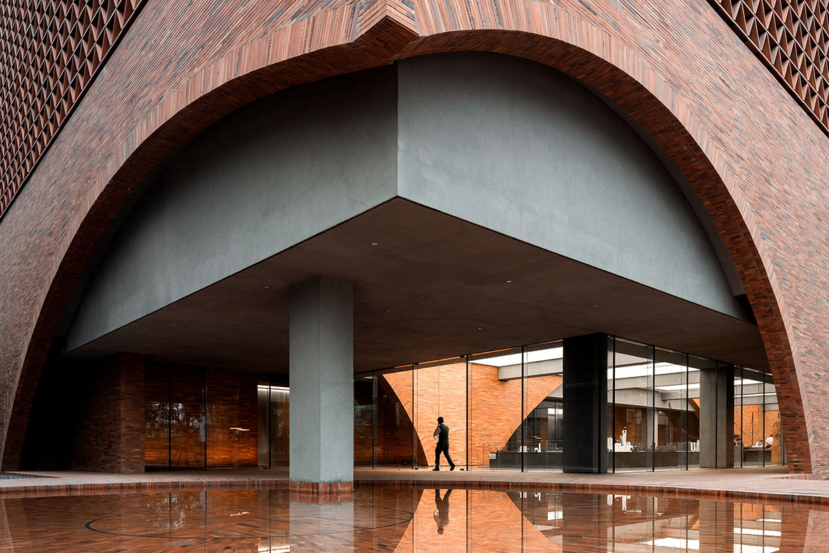 DOMANI completes TIC Art Center with red ceramic brick in Foshan 