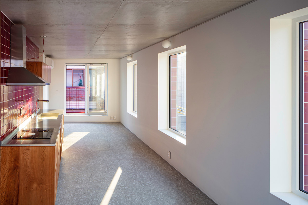 aoa architects uses red marble tiles to clad this apartment in South Korean neighborhood