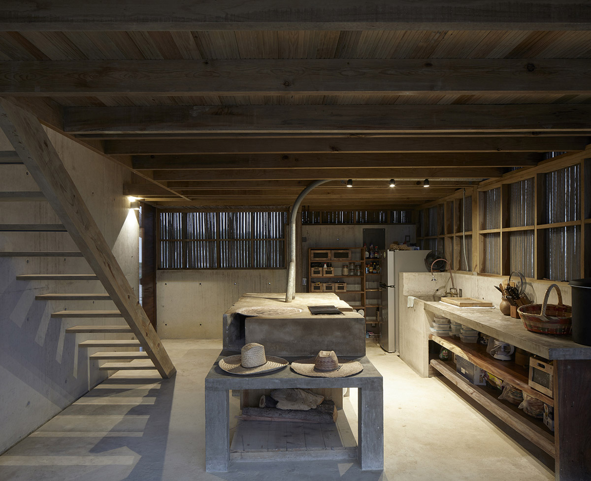 Four concrete and wooden volumes form Casa Naila paying tribute to Oaxaca’s rural architecture