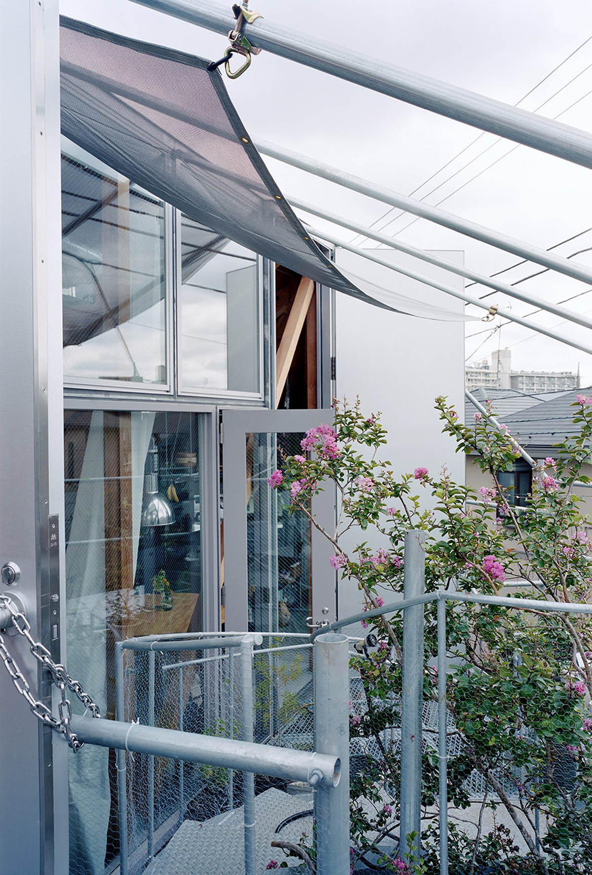 Daita2019 House by Suzuko Yamada Architects takes its language from the complexity of linear elements