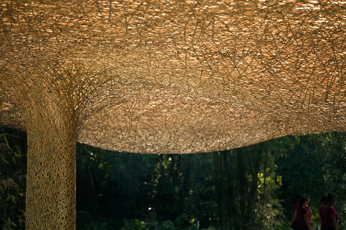 Undulating pavilion by IILab. mimics its surrounding with hand-woven bamboo canopies in Guilin, China