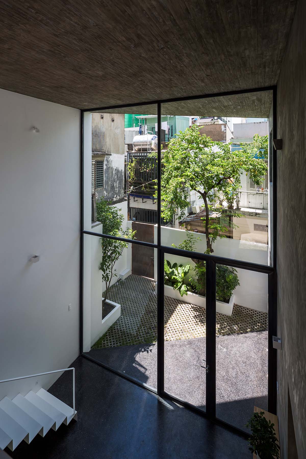 Sanuki Daisuke Architects' multifaceted concrete house features more open spaces in Vietnam