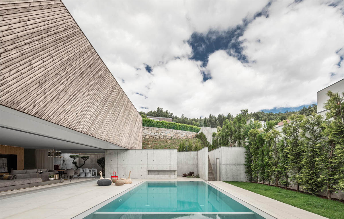 Rem'a Arquitectos built this rotating house according to site parameters in Portugal