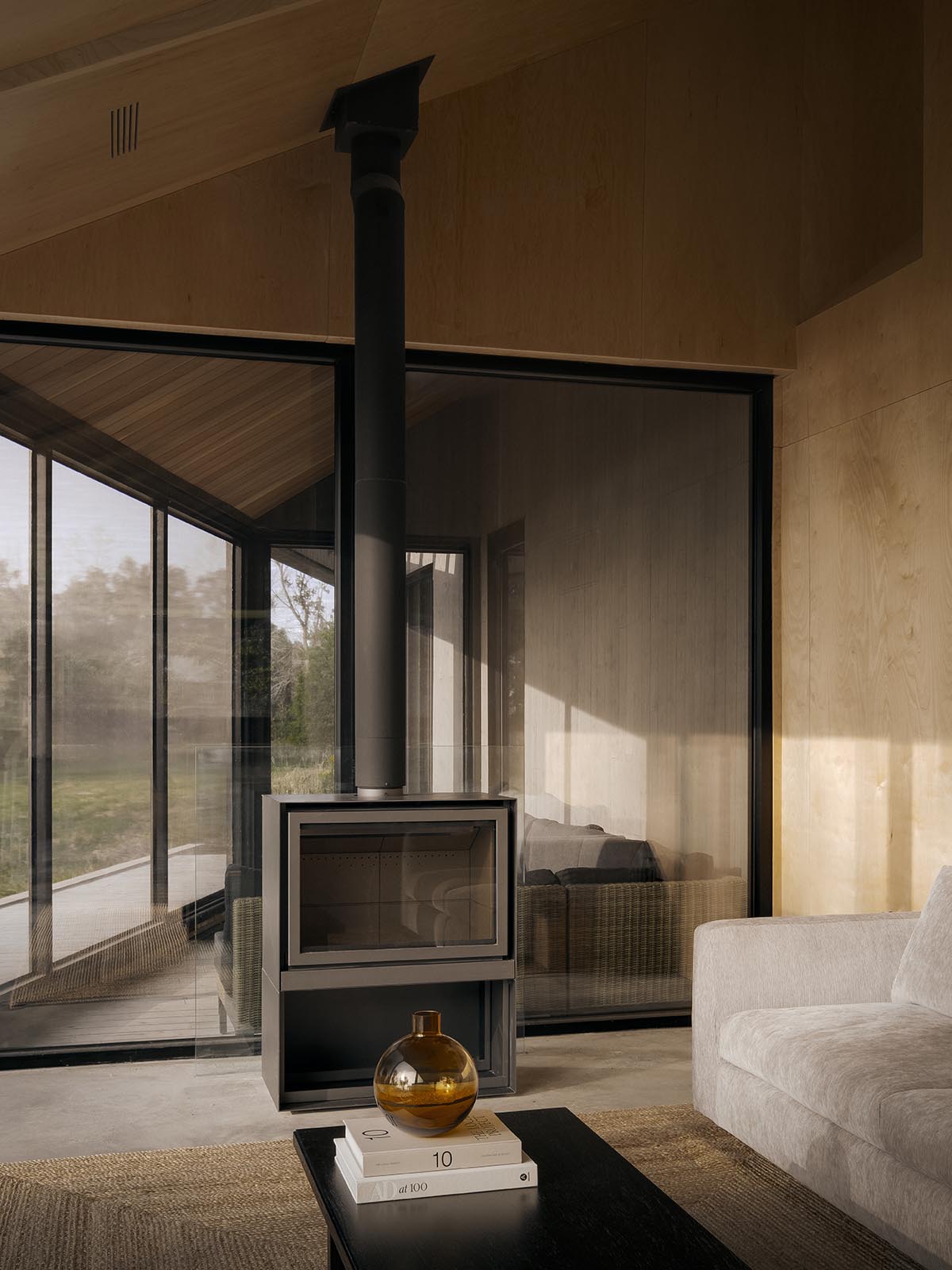 South Bay House portrays its mesmerizing surroundings with spacious windows in Ontario