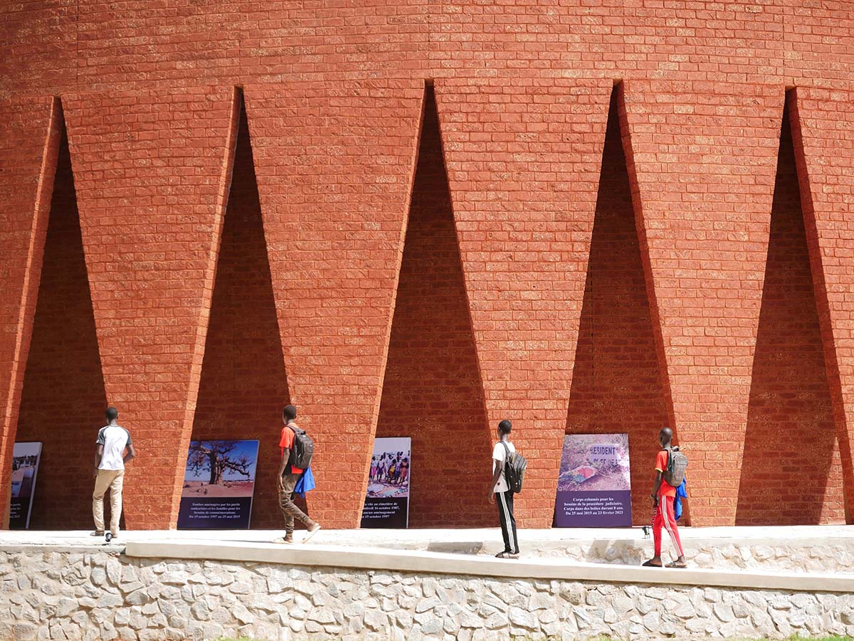 Kere Architecture creates louvred mausoleum for encounter and recreation in Burkina Faso