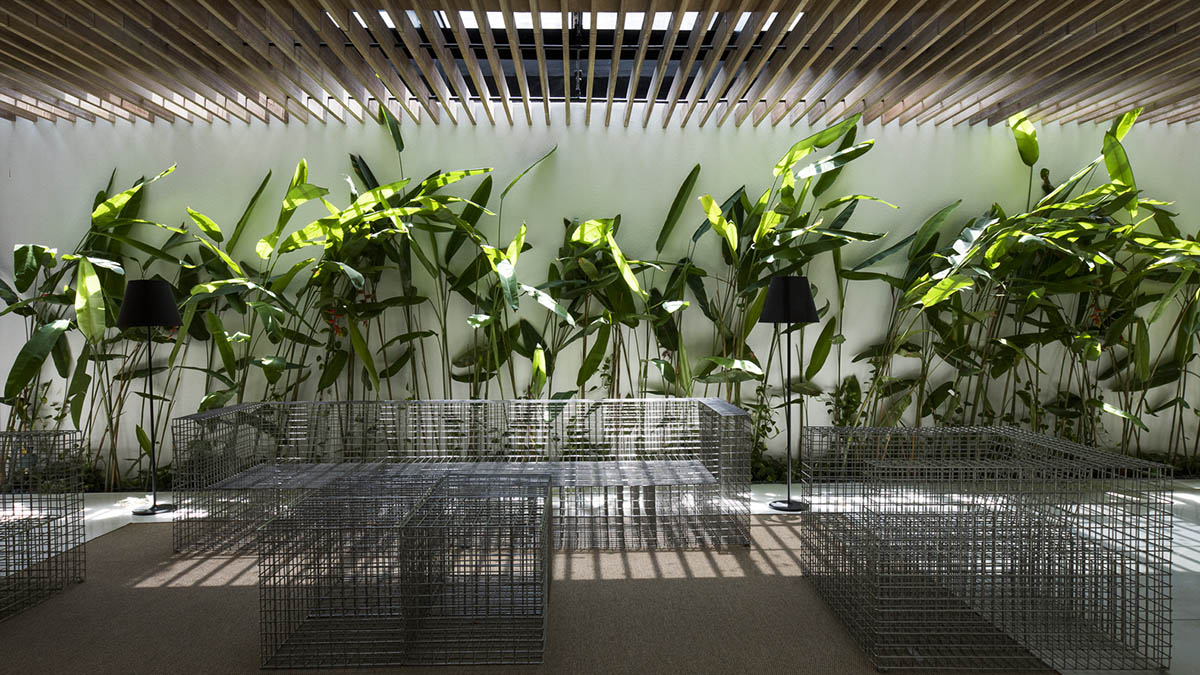 MIA Design Studio compensates the lack of green spaces of Vietnam with planted pop-up balconies