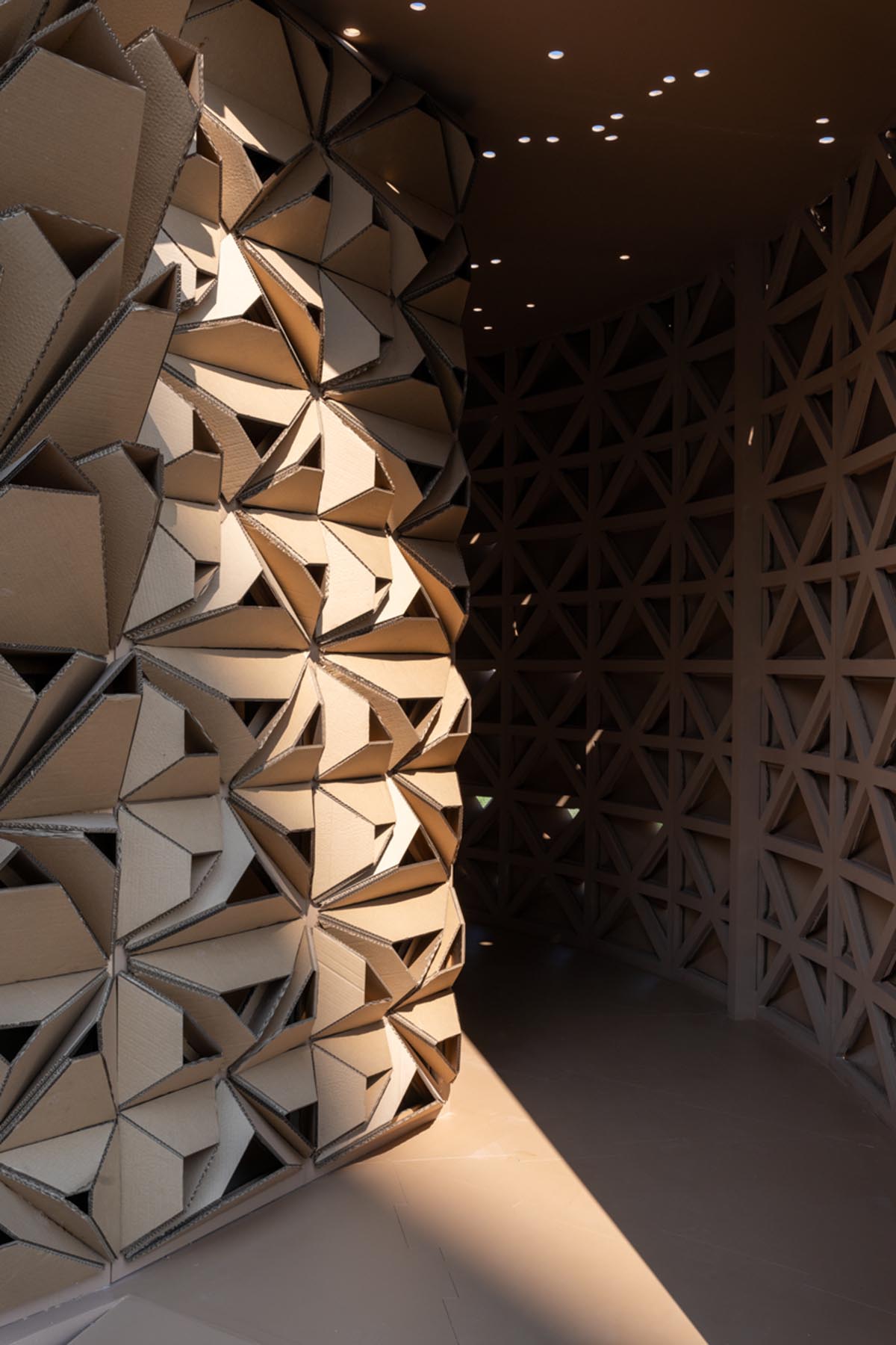 Deond wraps pavilion with 3D corrugated cardboards referencing