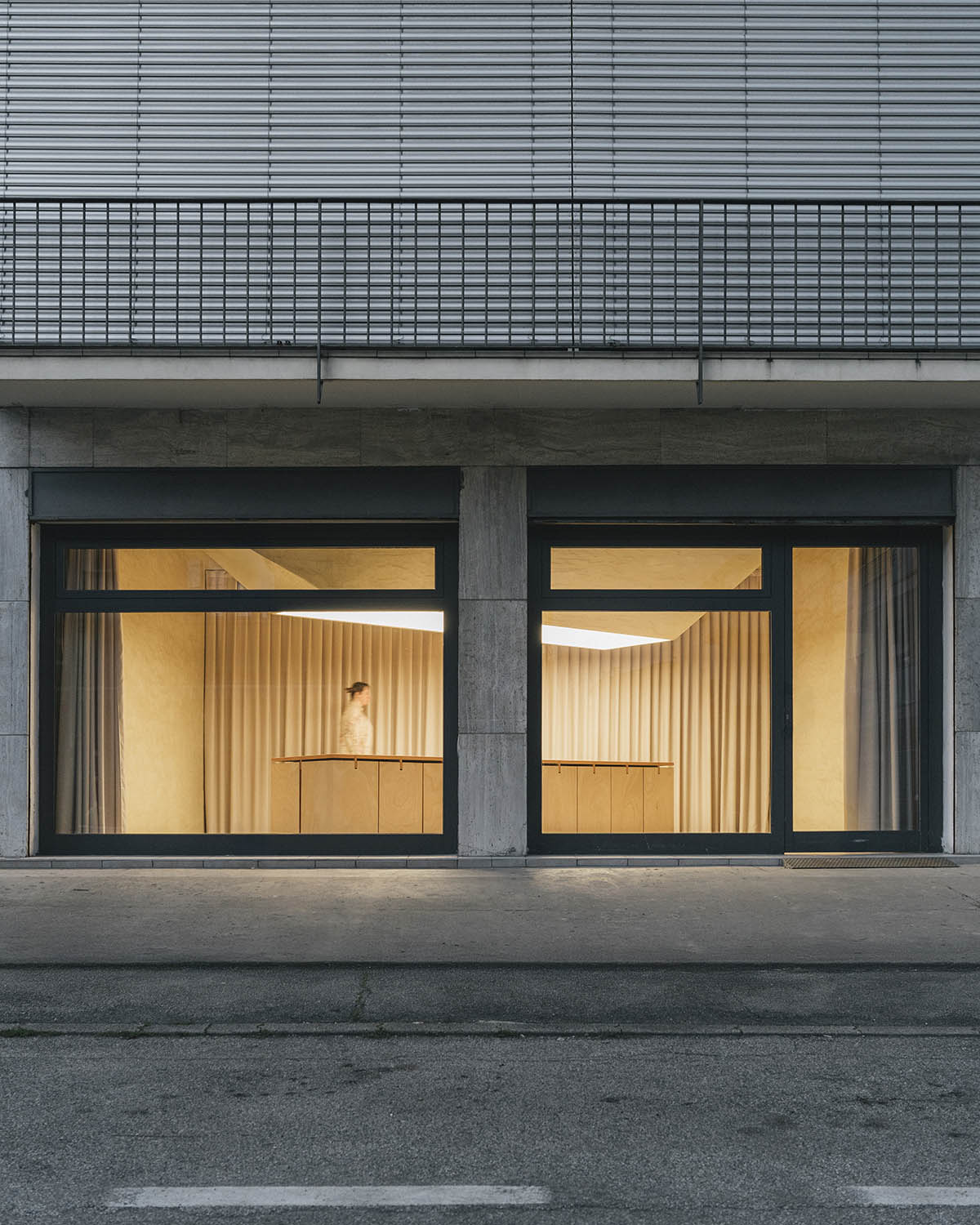 The interior of a workshop brings a zenithal light with the potter's wheel-like ceiling