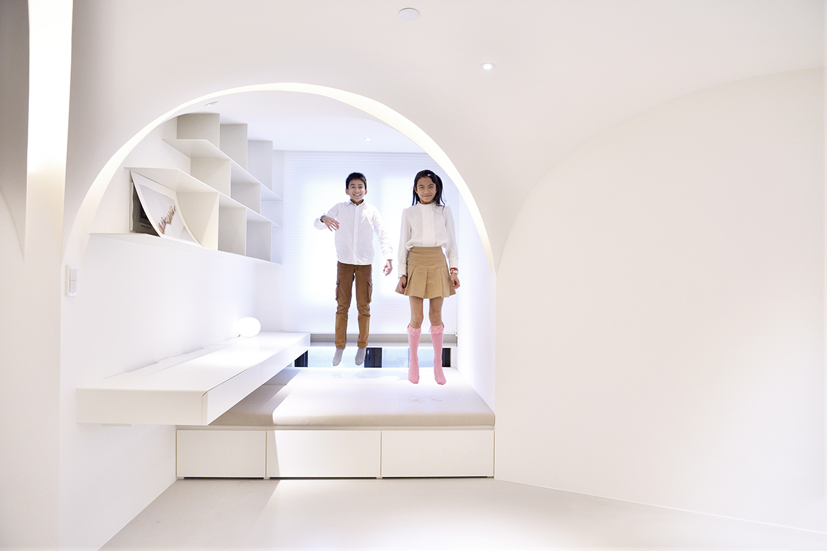 Sunny Apartment - The Lightness of A Gentle Touch