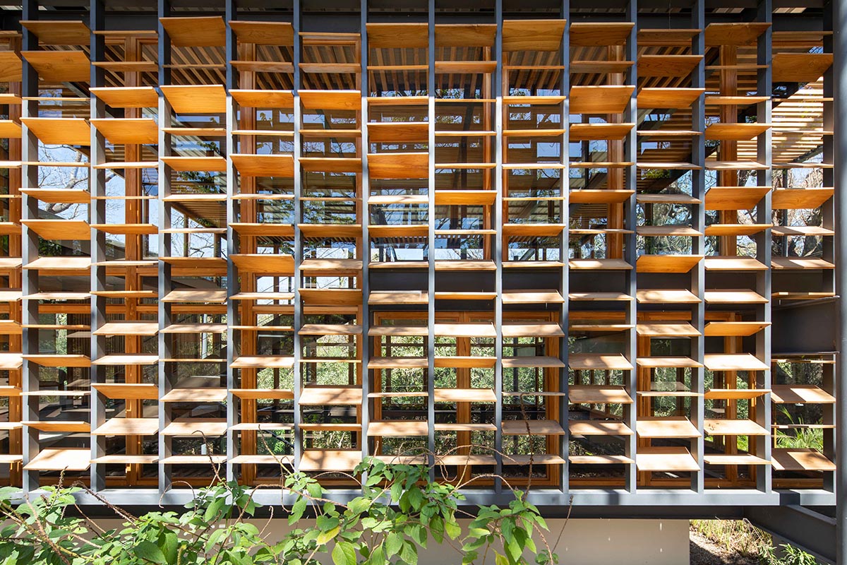 Studio Saxe completes Jungle Frame House with tropical atrium in Costa Rica
