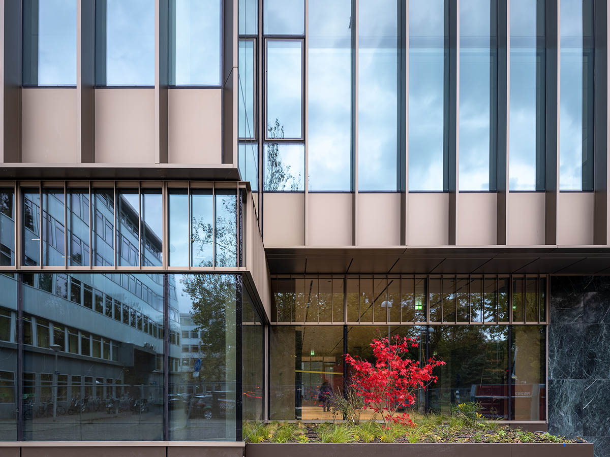 OMA completes Apollolaan 171 office complex that references to 