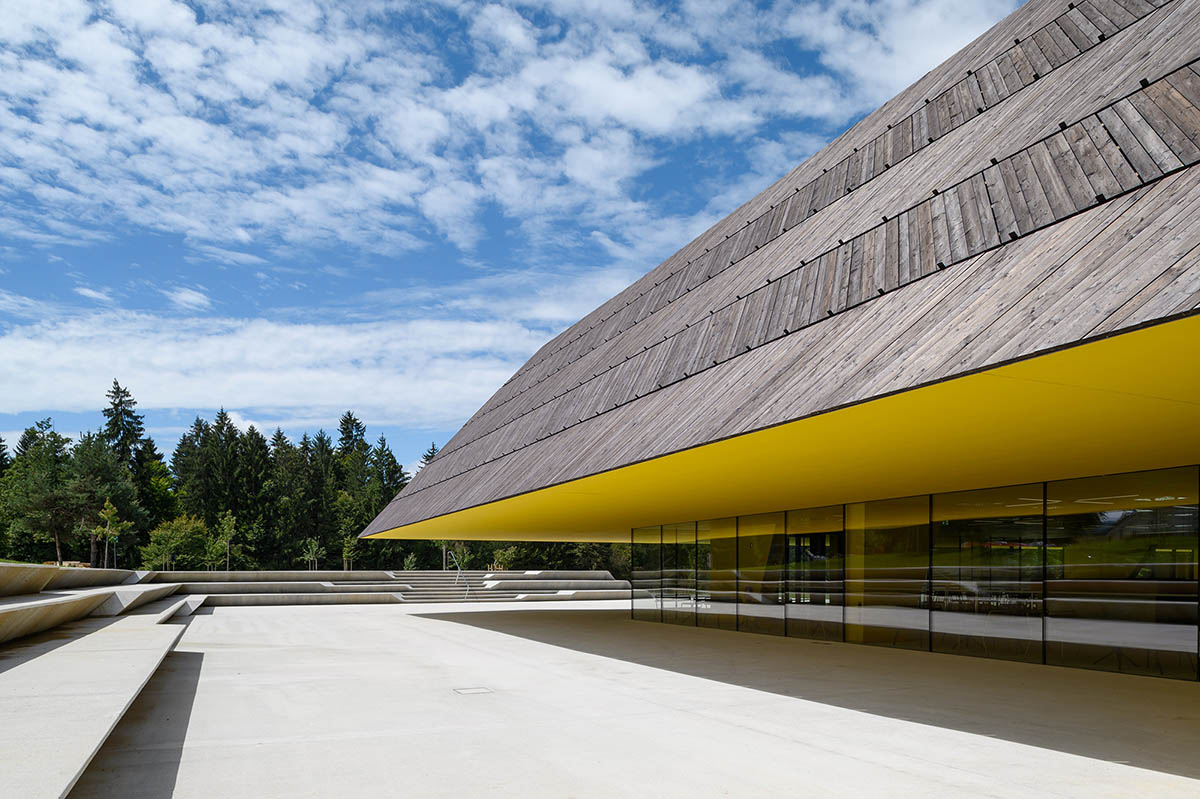 Enota completes swimming pool with low floating roof in Slovenia