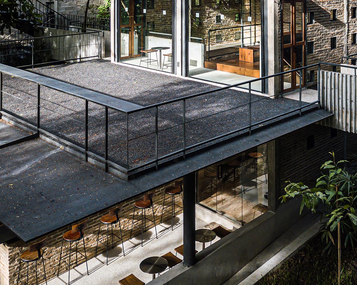 Sunken tea house by PAVA architects restores its historical elements in a former plant estate
