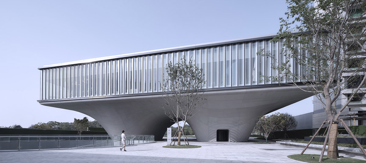 Community Center in Xi’an is raised on sculptural base that features a rippling effect