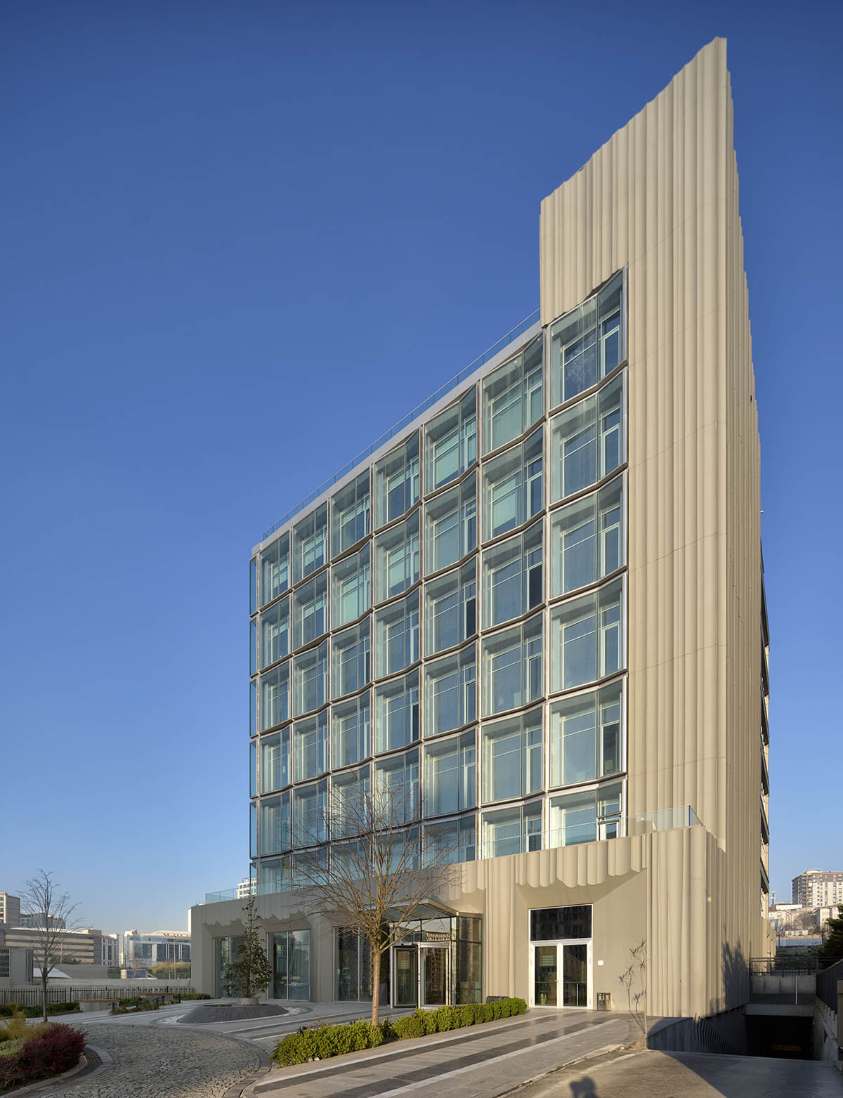 Salon Alper Derinbogaz completes Quartz Plaza integrating geological heritage and modern design