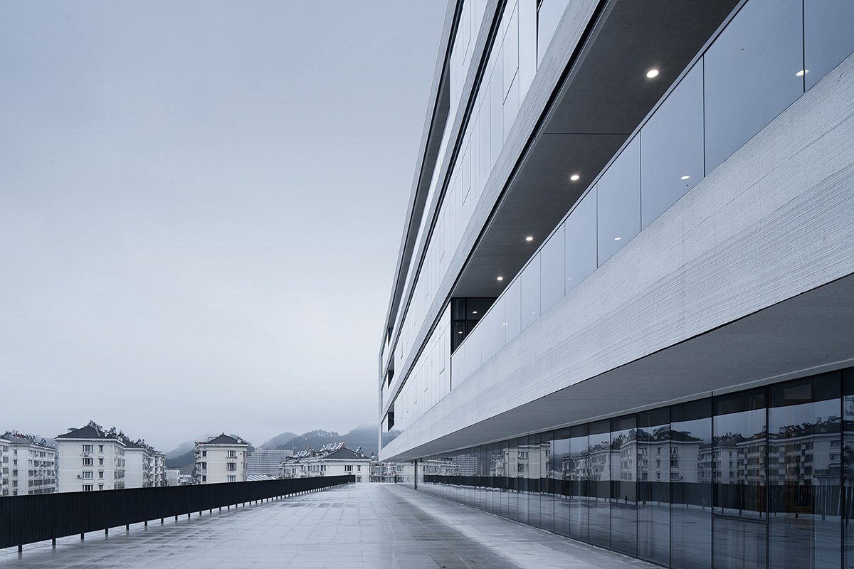 UAD completes office building with shifted platforms in Zhejiang