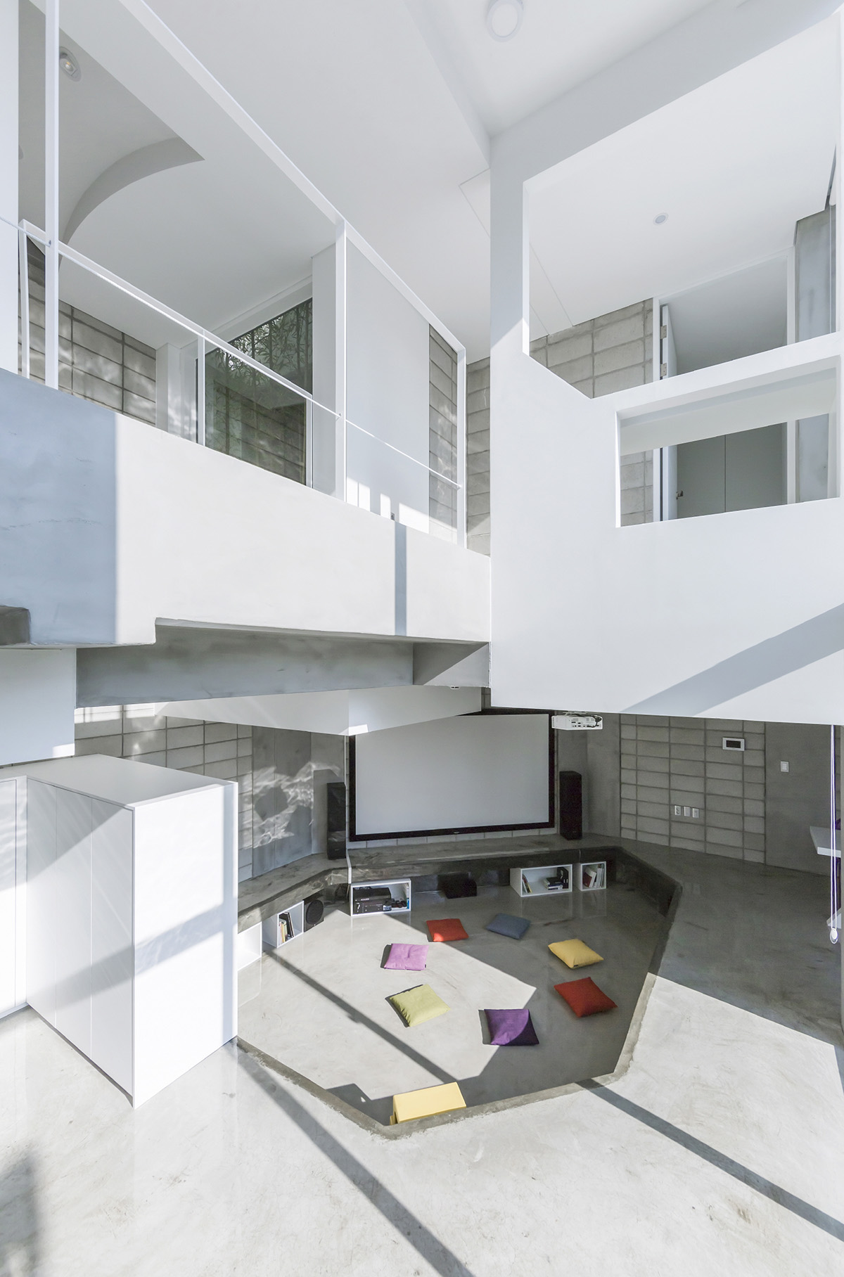 IROJE KHM Architects’ Flying House symbolizes a pilot’s daily characteristic of flight