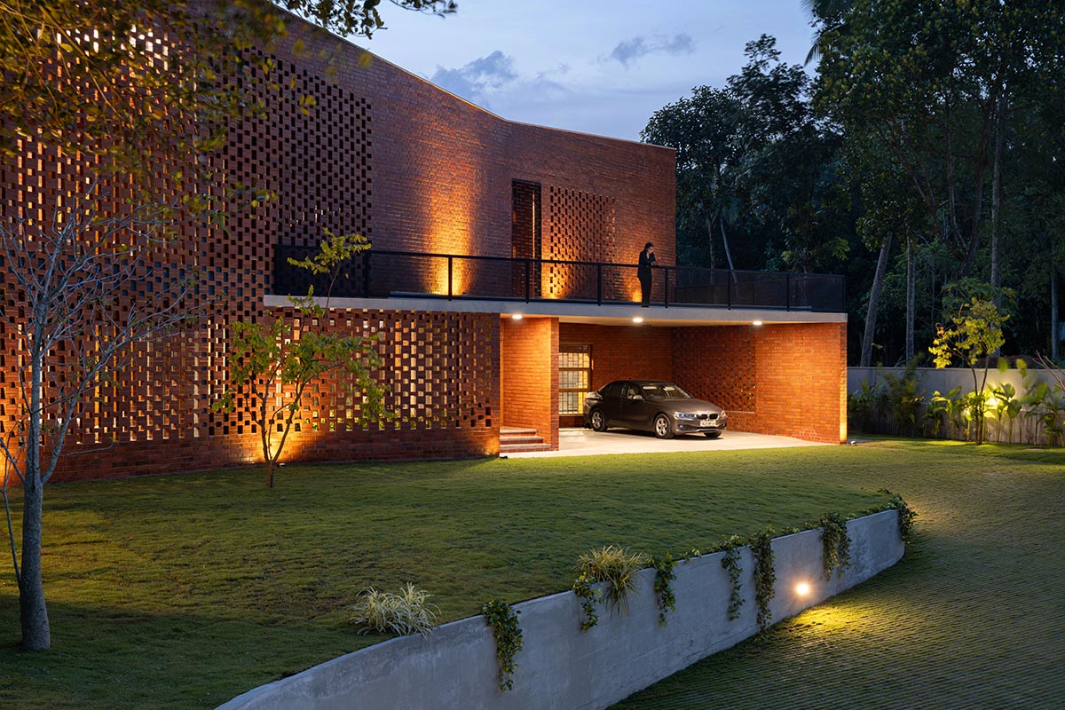 Srijit Srinivas - ARCHITECTS built brick family house with angled triangular façade in Kerala
