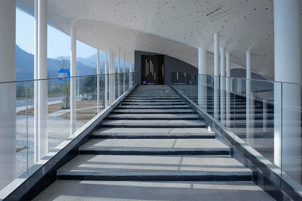 Archermit completes public building with bamboo forest and cloud-like elevated platforms in China