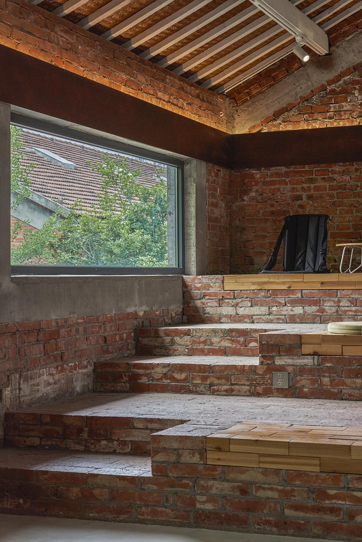 Snow Peak Cafe emerges as a masterful fusion of nature and design in China