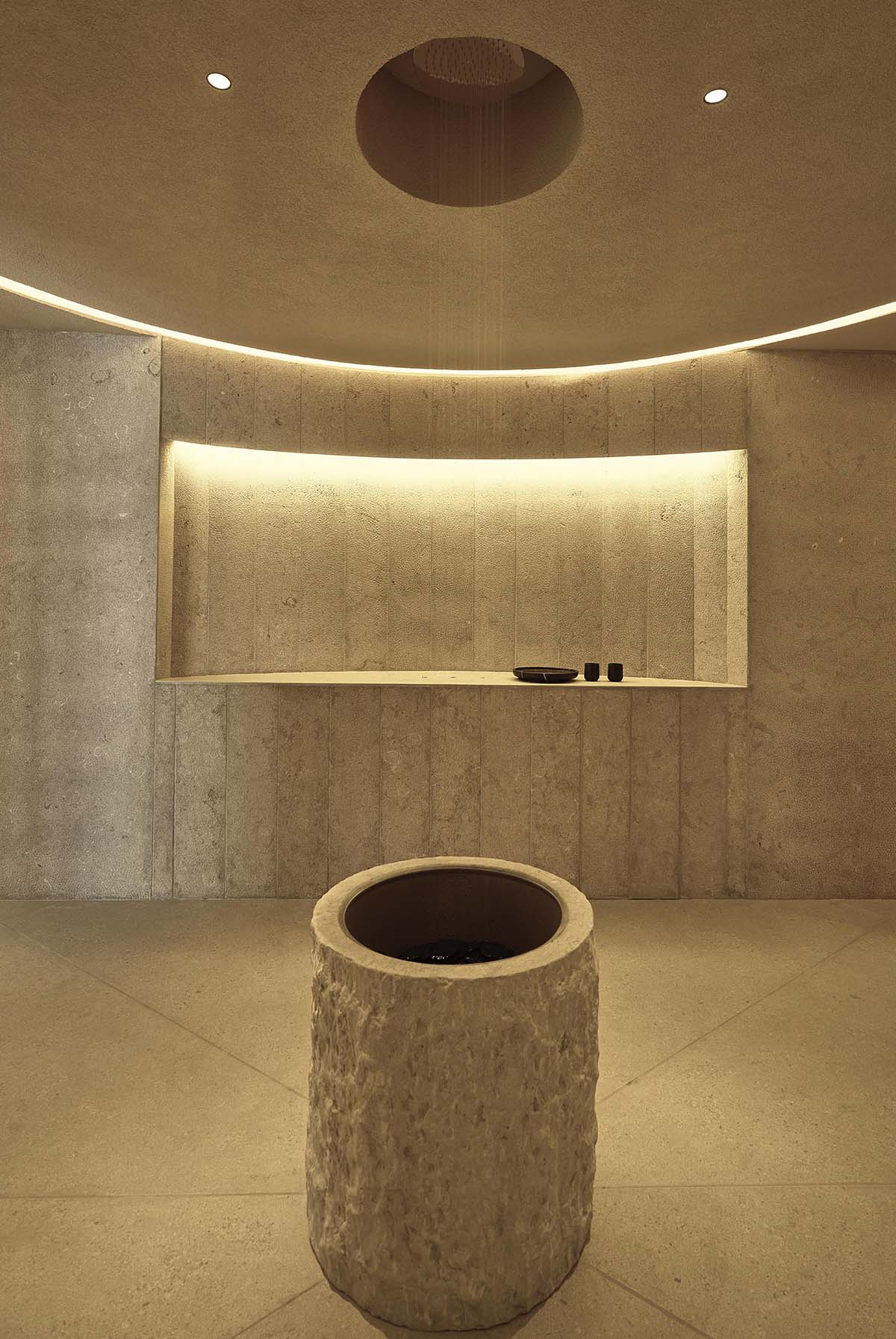 ESTUDIO DEDÓS brings soft light into the interior of a yoga studio in Colombia