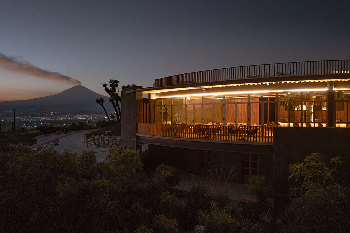 La Pedrera Clubhouse adopts a 360° concept nestled on the outskirts of the city of Atlixco