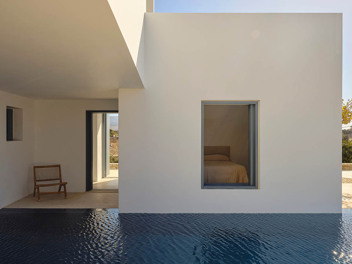 ARP - Architecture Research Practice renovates a decade-old structure with simple geometry