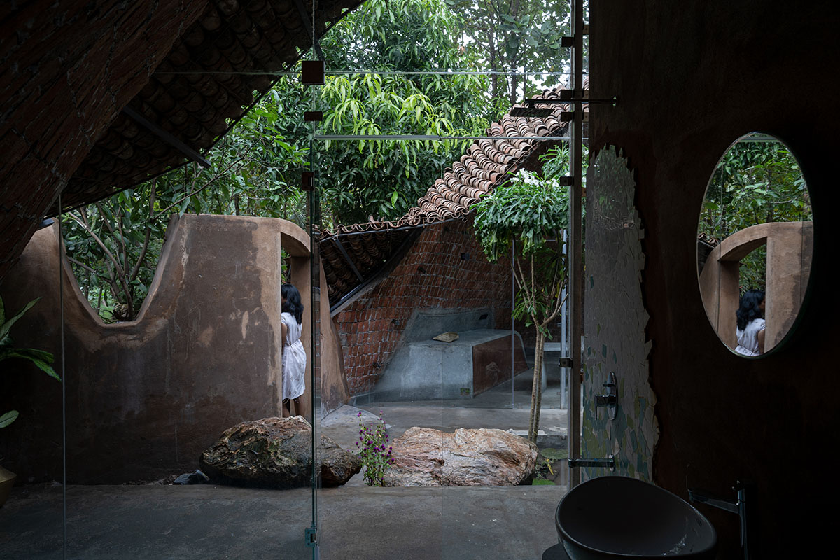 Twin vaulted brick farmhouse by Earthscape Studio is entirely made of locally available materials