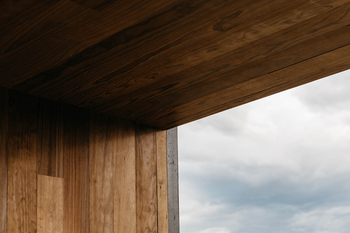 delaVegaCanolasso completes tini 2M cabin clad in galvanized steel in La Rioja, Spain 