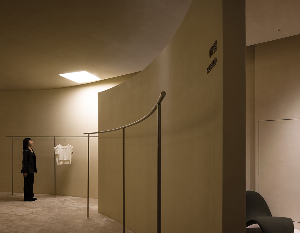 AD ARCHITECTURE designs store with light yellow curved walls that create comfort and softness 