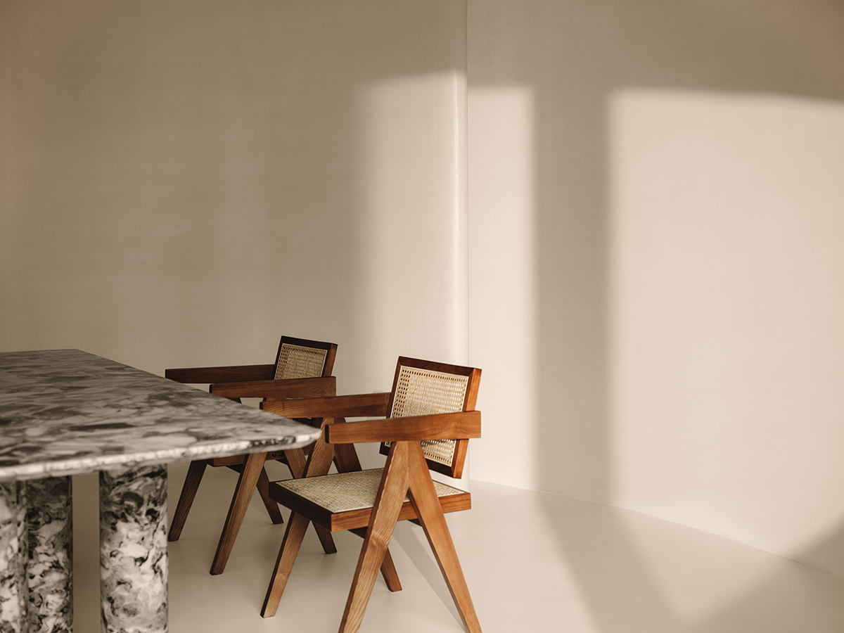 Undulating and smooth walls form this retail store by Panda NANA in Jinan, China