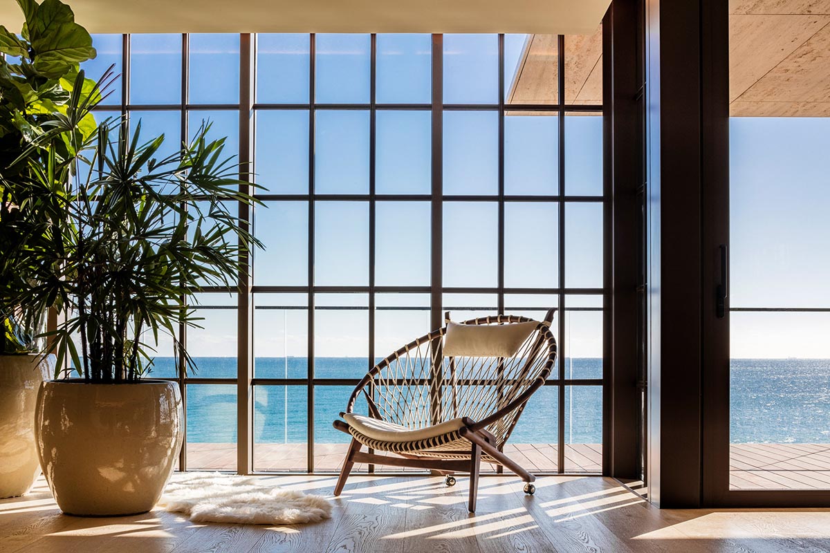 Antonio Citterio Patricia Viel built new condominium that features extruded horizontal terraces