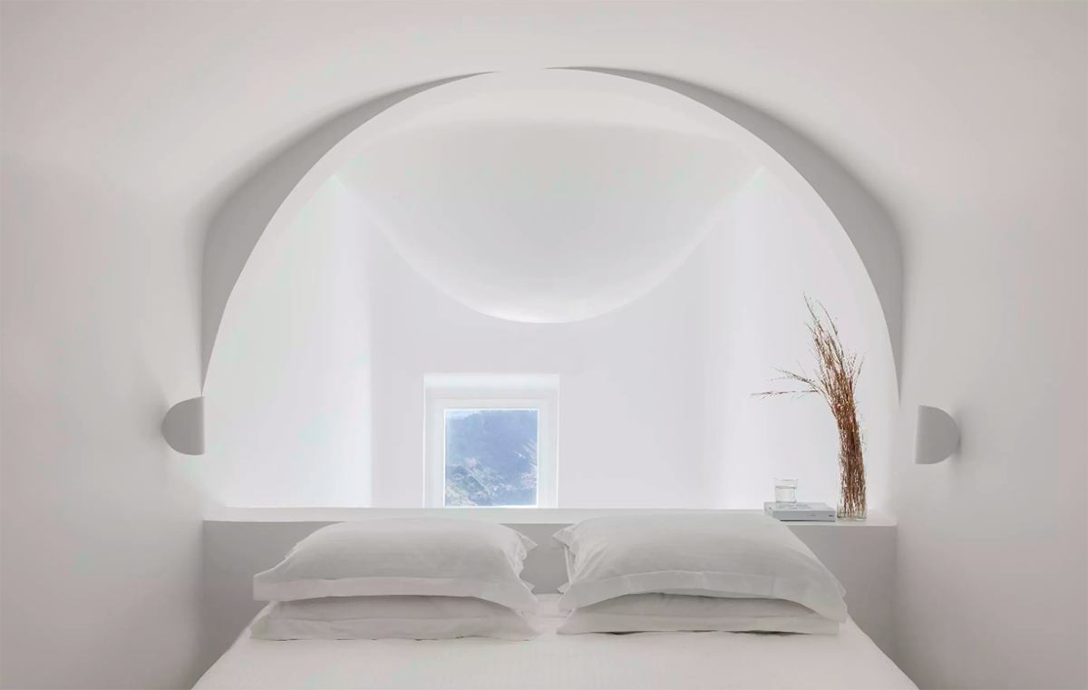 Kapsimalis Architects' Summer Residence in Santorini presents exploration of amorphous curves