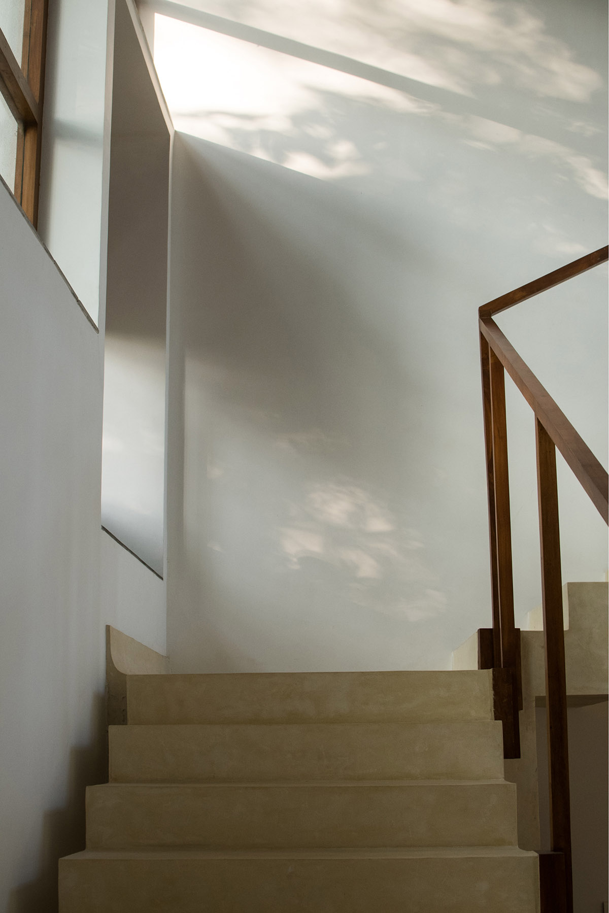Field Atelier built house with free flowing internal courtyards in North Goa, India