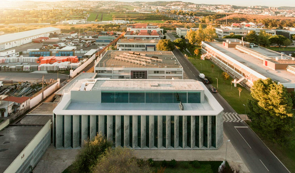 PROMONTORIO uses bas-relief for the zigzagged facade of GS1 Portugal Headquarters