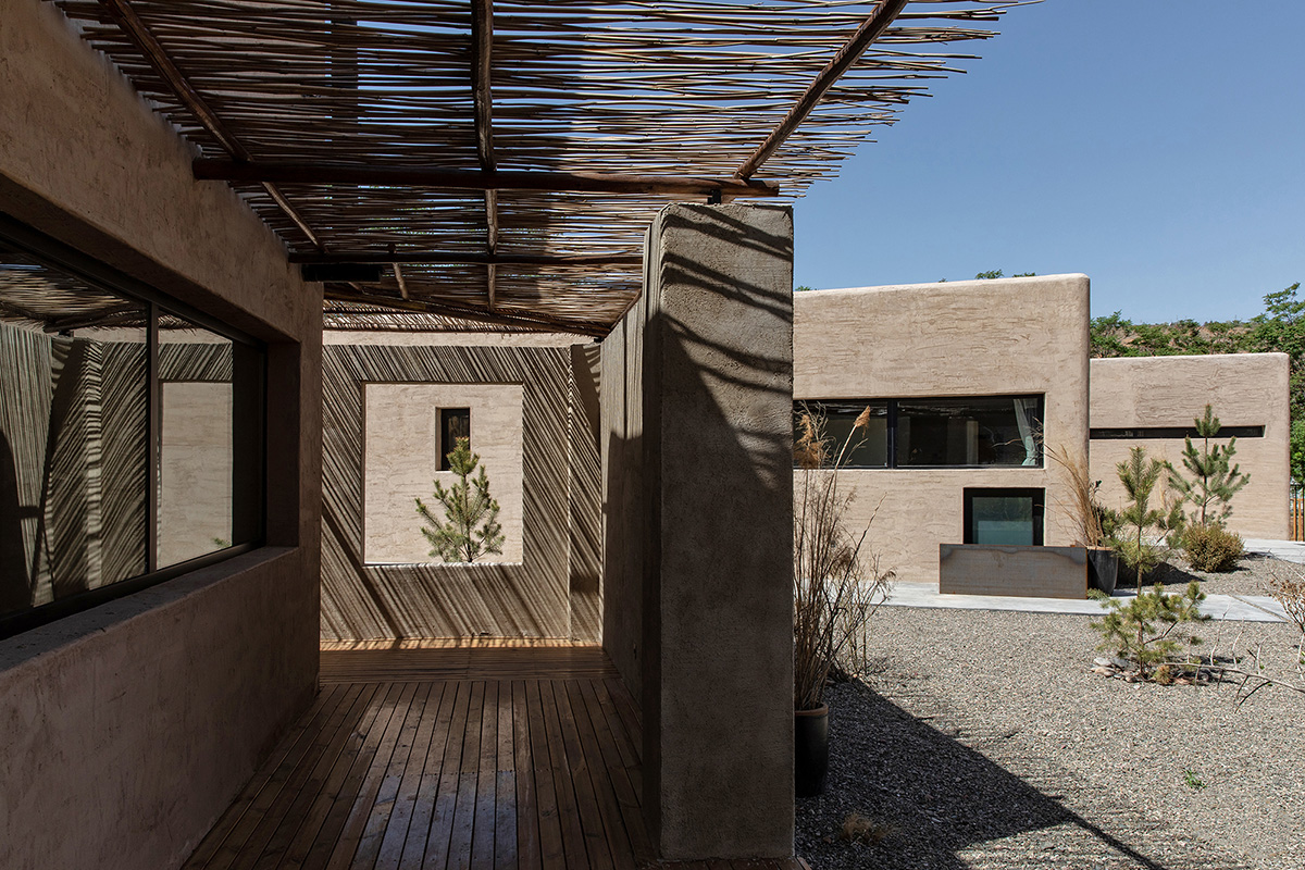 DAS Lab completes Lost Villa Boutique Hotel with earth-toned colours and smooth details in Ningxia