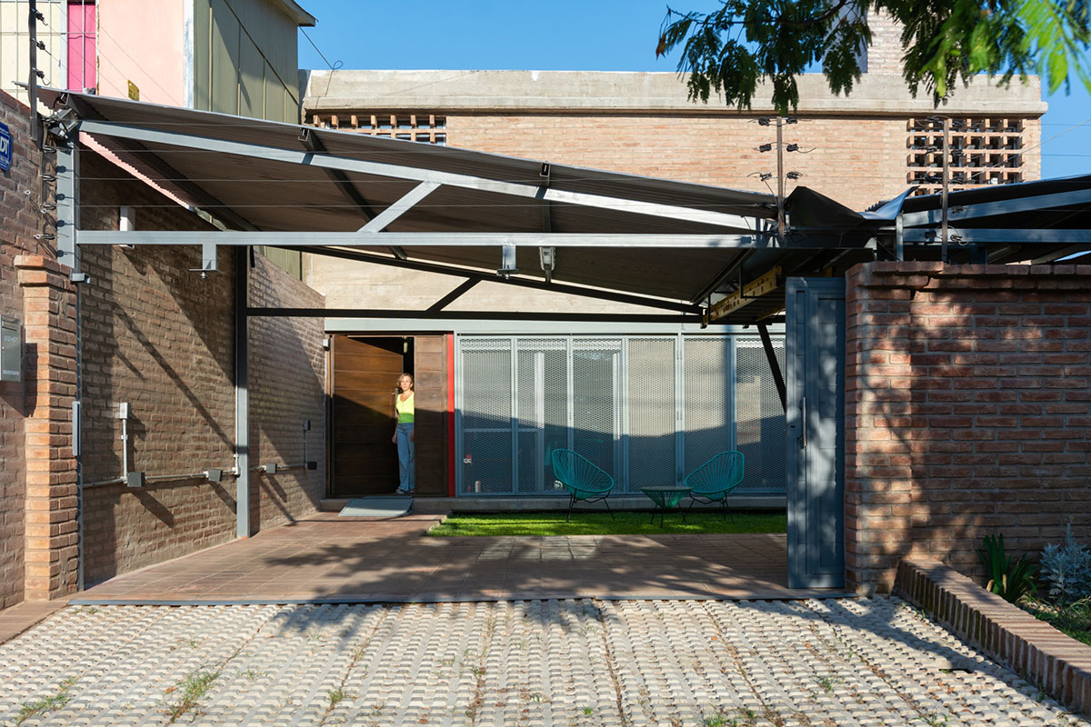 Fae + NOMADA complete residence with continuous elements and courtyards in Córdoba