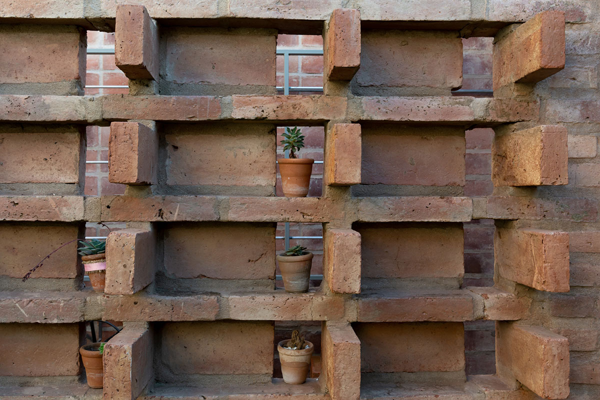 Fae + NOMADA complete residence with continuous elements and courtyards in Córdoba