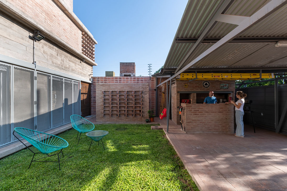Fae + NOMADA complete residence with continuous elements and courtyards in Córdoba